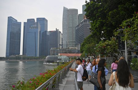 Photo for Singapore - July 28, 2023; Visitors walking along the boulevard at Marina Bay, Fullerton Road restaurant area in Singapore - Royalty Free Image