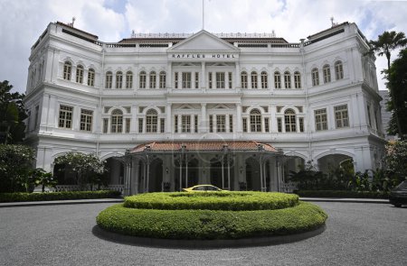 Photo for Singapore - July 27, 2023; Historic Raffles Hotel Exterior and forecourt on a hot summer day, Singapore. - Royalty Free Image