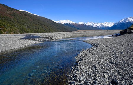 Téléchargez les photos : Eaux de tête et bardeaux de la rivière Waimakariri au printemps, Canterbury, Nouvelle-Zélande - en image libre de droit