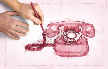 Téléchargez les photos : Deux mains masculines dessinant un vieux et vintage téléphone rouge Croquis - en image libre de droit