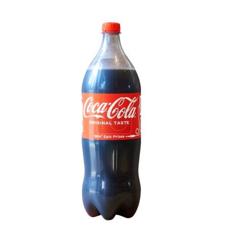 Foto de Bruselas, Bélgica - 21 de julio de 2023; 1L50 botella de bebida carbonatada dulce Coca Cola sobre fondo blanco, hecha para Bélgica. Marca popular de bebidas - Imagen libre de derechos