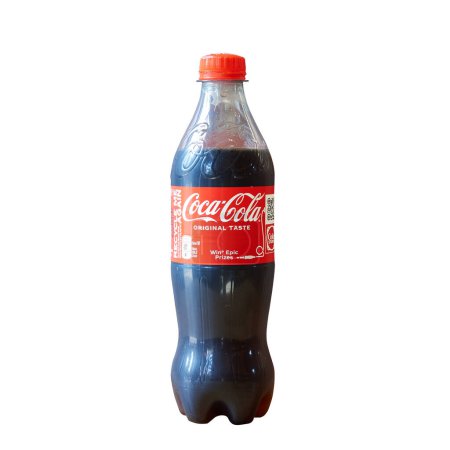 Foto de Bruselas, Bélgica - 21 de julio de 2023; 0L50 botella de bebida carbonatada dulce Coca Cola sobre fondo blanco, hecha para Bélgica. Marca popular de bebidas - Imagen libre de derechos