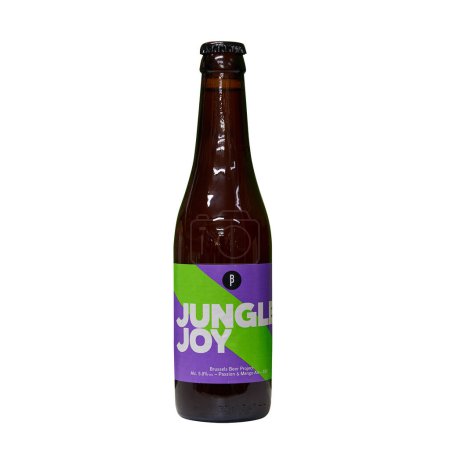 Téléchargez les photos : Bruxelles, Belgique - 17 novembre 2023 ; Bouteille d'une bière Jungle Joy de la brasserie Brussels Beer Project - en image libre de droit