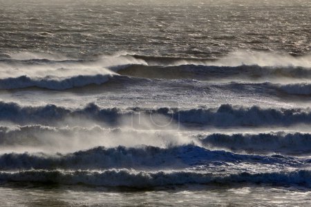Téléchargez les photos : Italie, Manche Sicile, mer Méditerranée agitée en hiver - en image libre de droit