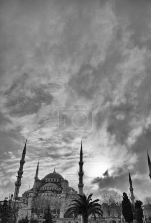 Foto de Turquía, Estambul, Mezquita Imperial Sultanahmet, también conocida como Mezquita Azul, (construida en el siglo XVII por el arquitecto Mehmet) - Imagen libre de derechos