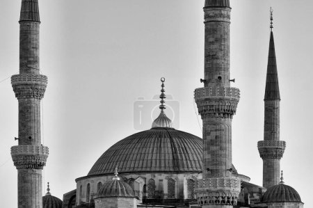 Foto de Turquía, Estambul, Mezquita Imperial Sultanahmet al atardecer, también conocida como Mezquita Azul, construida en el siglo XVII por el arquitecto Mehme - Imagen libre de derechos