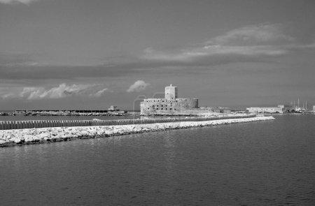 Italia, sicily, trapani; vista de la ciudad y el puerto desde un ferry 