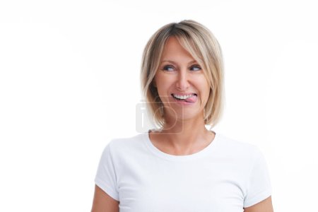 Téléchargez les photos : Picture of blonde woman over back isolated background. High quality photo - en image libre de droit