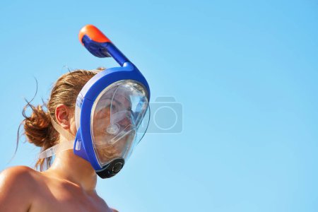 Téléchargez les photos : Portrait d'une femme en masque de plongée. Photo de haute qualité - en image libre de droit