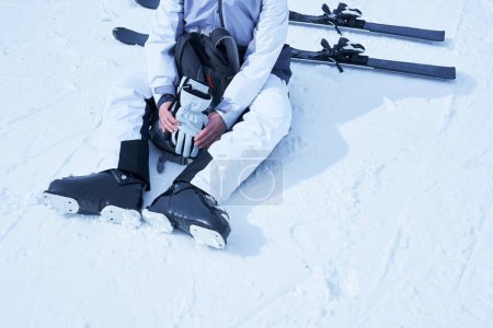 Photo de femme au ski à Madonna di Campiglio. Photo de haute qualité