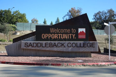 Foto de Mission Viejo, California - 5 de enero. 2023: Saddleback College es un colegio comunitario público en Mission Viejo, California - Imagen libre de derechos