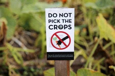 Foto de No recoger el signo de cultivos - Imagen libre de derechos
