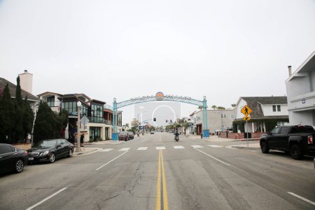 Foto de Balboa Shores, California - Estados Unidos - 1 de junio de 2022: Balboa Shores firma dando la bienvenida a los visitantes a la ciudad - Imagen libre de derechos