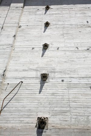 Foto de Gárgolas, detalle de arquitectura de estilo gótico en la pared - Imagen libre de derechos