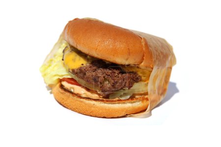 Téléchargez les photos : Burger de bœuf isolé sur fond blanc - en image libre de droit