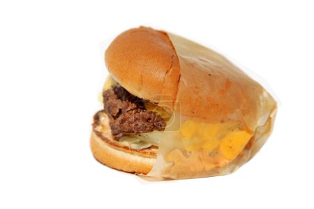 Téléchargez les photos : Burger de bœuf isolé sur fond blanc - en image libre de droit