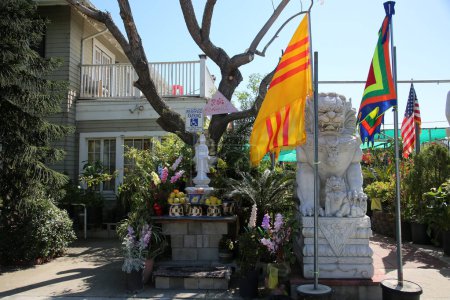 Téléchargez les photos : Santa Ana, Californie - États-Unis - 17 mars 2022 : Association bouddhiste. Sanctuaire bouddhiste sur une propriété bouddhiste - en image libre de droit