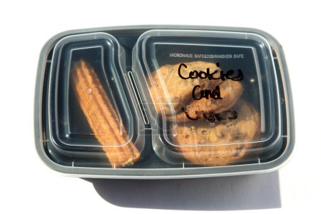 Téléchargez les photos : Cookies and Churros. Chocolate Chip Cookies. Mexican Churros. Restaurant Food to Go. Food Delivery. Lunch. Dinner. Packaged Food to go. Isolated on white. Room for text. Lunch Time. - en image libre de droit