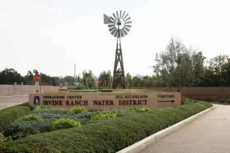 Foto de Irvine California USA 6 de febrero de 2022: Ranch Water District. Southern California Irvine Ranch Water District. Entrada al Distrito del Agua de Irvine - Imagen libre de derechos