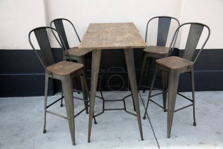 Foto de Table and Chairs. Patio Furniture. Aluminum Chairs  and table   on a Patio. - Imagen libre de derechos