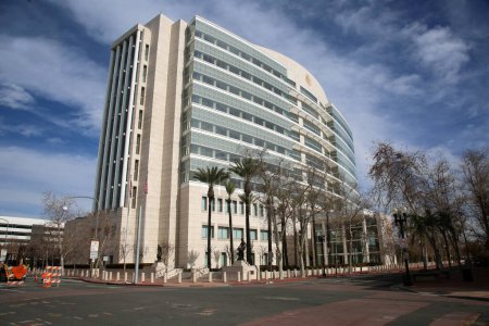 Téléchargez les photos : Santa Ana, California USA - January 12, 2022: Ronald Reagan Federal Building and US Court House. A ten-story United States federal building and courthouse named in 1998. Editorial. - en image libre de droit