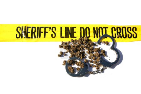 Téléchargez les photos : Cannabis and Handcuffs. Sheriffs Line Do Not Cross. Marijuana Laws. Recreational Pot. Prescription Ganja - en image libre de droit