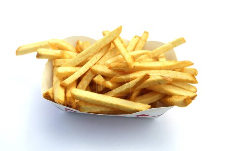 Téléchargez les photos : Lake Forest, California - USA February 25, 2023. IN-N-OUT Burgers. French Fries. Appetizing french fries in a IN-N-OUT Fry Container. Isolated on white. Room for text. Clipping Path. People love them - en image libre de droit