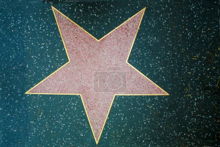 Téléchargez les photos : Hollywood, Californie États-Unis - 12 mai 2023 : Étoile vide sur Hollywood Walk of Fame le 12 mai 2013 à Hollywood, Californie. Cette étoile est située sur Hollywood Blvd. et est l'une des 2400 étoiles de célébrité. - en image libre de droit