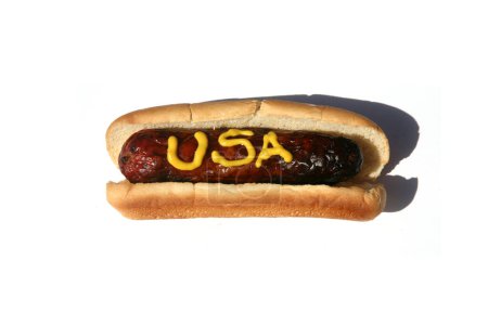 Foto de Hotdog con texto escrito en mostaza amarilla. Perros calientes para el almuerzo. Aislado sobre blanco. Espacio para el texto. - Imagen libre de derechos