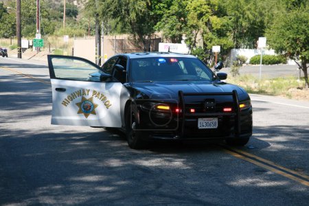 Foto de Lake Forest, California - Estados Unidos - 23 de agosto de 2023: Cuatro personas han muerto y otras seis han resultado heridas en un incidente de disparos en Cooks Corner, un bar de motociclistas en el sur de California. Histórico bar de motociclistas. - Imagen libre de derechos