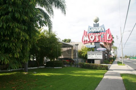 Téléchargez les photos : Anaheim, Californie - États-Unis - 17 septembre 2023 : Sahara Motel Anaheim. Le Sahara Motel Anaheim est idéalement situé à seulement 10 minutes en voiture du célèbre parc d'attractions Disneyland.. - en image libre de droit