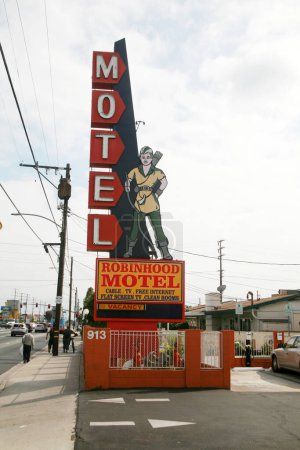 Téléchargez les photos : Anaheim Californie - États-Unis - 17 septembre 2023 : Robinhood Motel. Situé à Anaheim, à 2,3 km de la ferme Knotts Berry, le Robinhood Motel propose un hébergement avec connexion Wi-Fi gratuite et parking privé gratuit.. - en image libre de droit