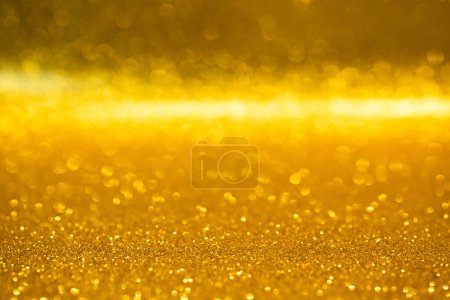 Téléchargez les photos : Golden glitter lights background. defocused and soft focus.Beautiful abstract shiny light and glitter background. - en image libre de droit