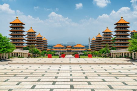Téléchargez les photos : Kaohsiung, Taiwan - 29 avril 2019 : Vue imprenable sur le musée du Bouddha Fo Guang Shan. Taiwan est une destination touristique populaire de l'Asie. - en image libre de droit