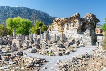Ruinas escénicas de la Iglesia de María (la Iglesia de los Concilios) en Éfeso (Efeso) en Selcuk, provincia de Izmir, Turquía. La antigua ciudad griega es una atracción turística popular en Turquía.
