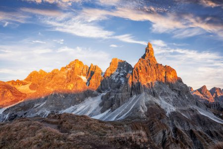 Foto de Pale di San Martino mountain group in sunset time. Hight mountains with glacier glowing by sunset light. San Martino di Castrozza, Dolomites, Trentino, Italy - Imagen libre de derechos