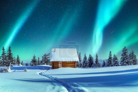 Photo for A picturesque winter tableau showcasing a wooden cottage and snow-covered conifers in the mountains. Aurora borealis. Northern lights in winter forest. Christmas holiday and winter vacations concept - Royalty Free Image