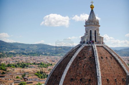 Téléchargez les photos : Dôme de Santa Maria del Fiore avec Florence comment fond - en image libre de droit