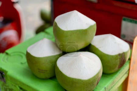 Téléchargez les photos : Coco frais sur le marché Thaïlande. - en image libre de droit