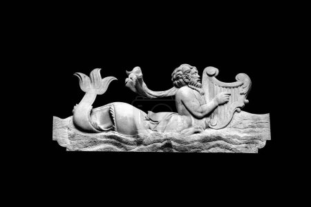 En la mitología griega antigua, Eolo dios y guardián de los vientos. Eolo tocando el cuerno y causó que los vientos del norte, sur, oeste y este sobre el mar y haciendo una tormenta. 