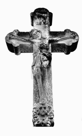 Foto de Estatua de piedra muy antigua de la crucifixión de Jesucristo. Imagen en blanco y negro. - Imagen libre de derechos