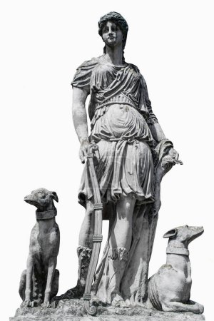 Foto de Antigua estatua de Diana (Artemida, Artemis). Poderosa Diosa de la luna, la vida silvestre, la naturaleza y la caza. Imagen vertical. - Imagen libre de derechos