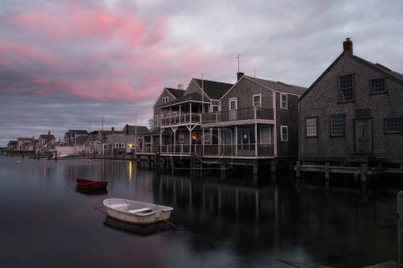 Silencioso y tranquilo Claudy Hermosa salida del sol en los lugares de interés de la isla de Nantucket
