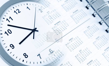Foto de Reloj cara y calendario diario compuesto - Imagen libre de derechos