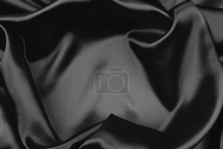 Téléchargez les photos : Gros plan de tissu de soie noire ondulée - en image libre de droit