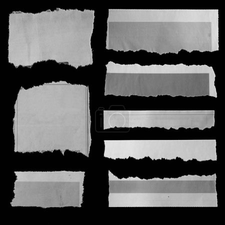 Téléchargez les photos : Huit morceaux de journal déchiré sur fond noir - en image libre de droit