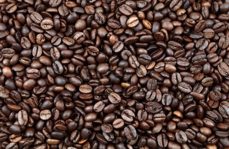 Foto de Primer plano de granos de café marrón tostado backgroun - Imagen libre de derechos