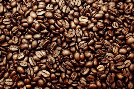 Téléchargez les photos : Gros plan sur les grains de café brun torréfiés backgroun - en image libre de droit