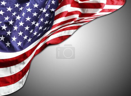 Téléchargez les photos : Drapeau américain sur fond gris - en image libre de droit