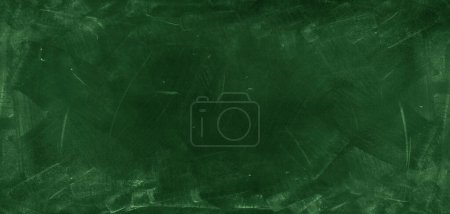 Téléchargez les photos : Craie frottée sur fond de tableau vert - en image libre de droit
